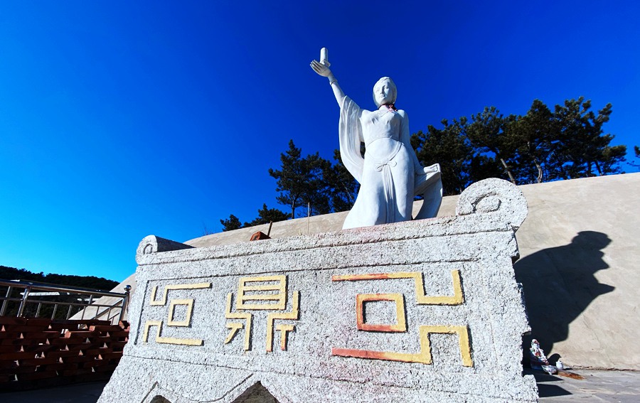 哈仙岛海神娘娘雕像